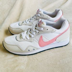 Nike Venture Women’s shoe